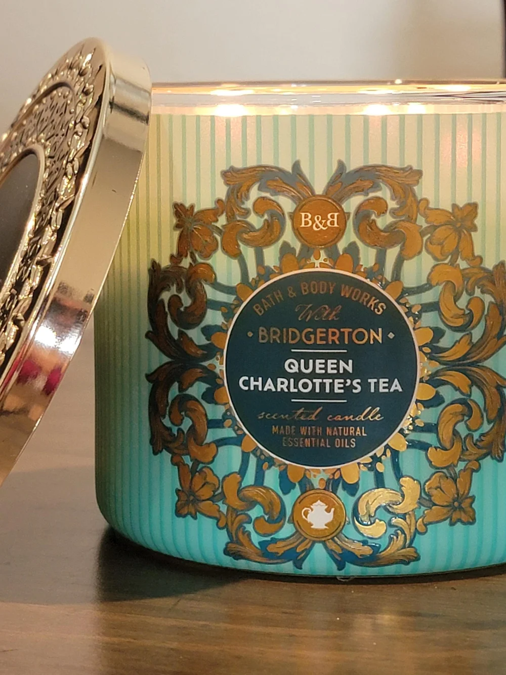 Bath & Body Works x Bridgerton Queen Charlotte's Tea 3-wick Candle 14.5oz HTF - Picture 1 of 3
